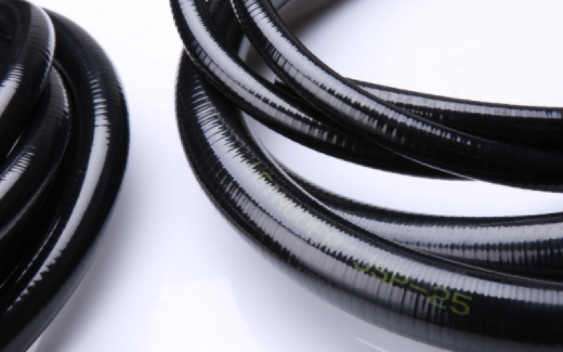 食品機械頻繁清潔，什么軟管耐沖又耐腐蝕？