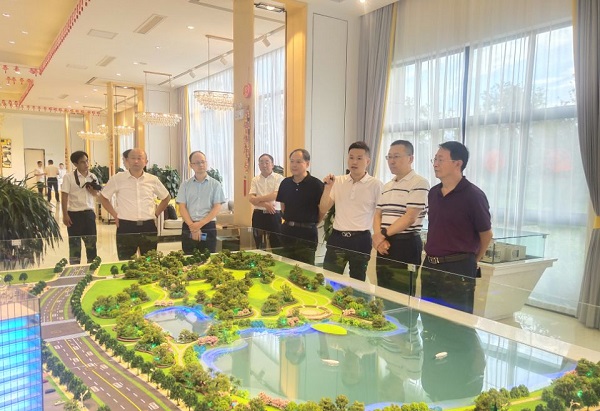 馬占文一行調(diào)研徽鹽地產(chǎn)集團(tuán)六安項目