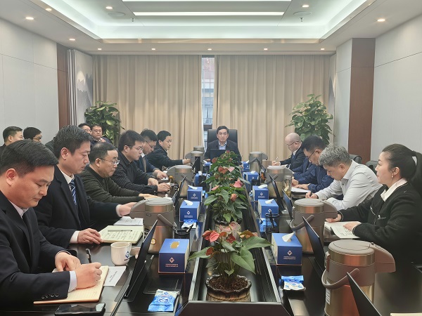 王思軍在省城市更新等三家公司重點(diǎn)工作推進(jìn)會上強(qiáng)調(diào)要以新作風(fēng)、新?lián)?dāng)，實(shí)現(xiàn)新發(fā)展